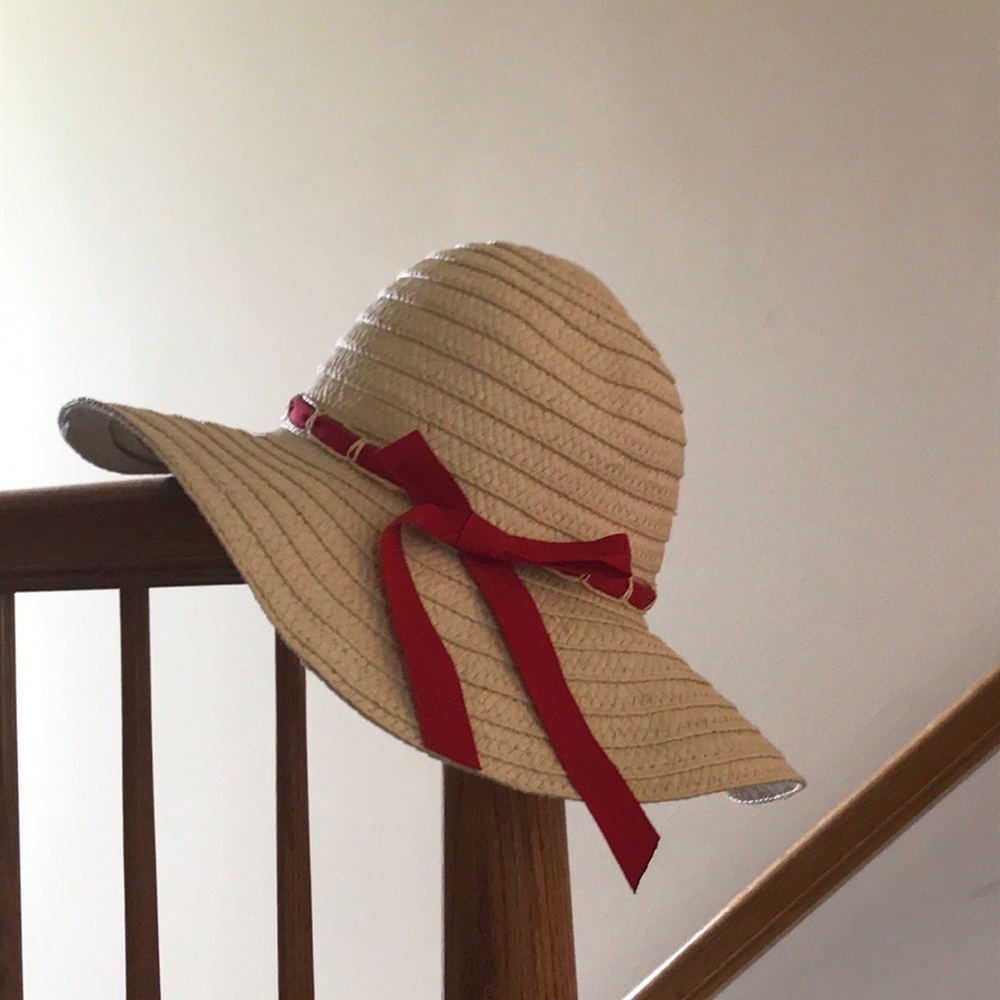 Straw beach hat